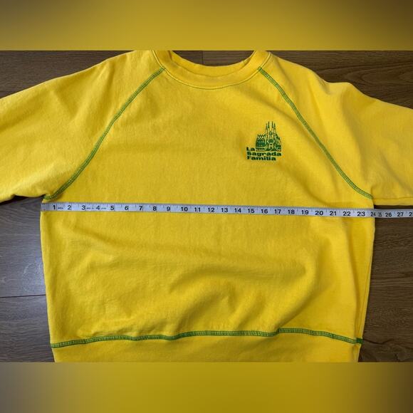 NWOT Made Some Souvenirs Sagrada Familia Sweatshirt Yellow Size Small - Picture 8 of 9